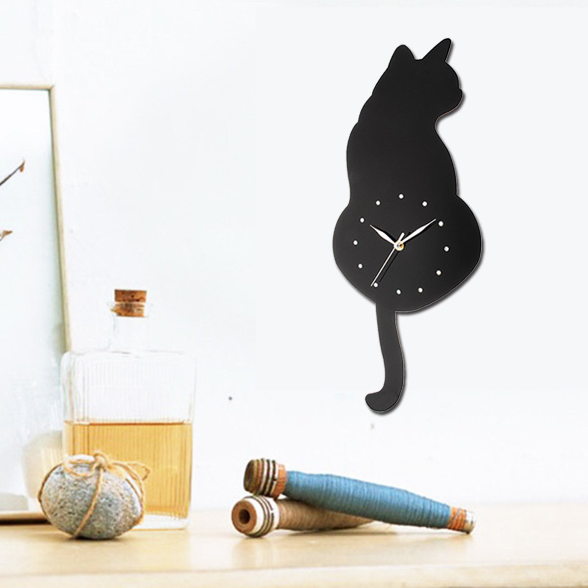 
	Ticking Animal Shaped Picture Wall Clock Swinging Tail Pendulum Battery Operated