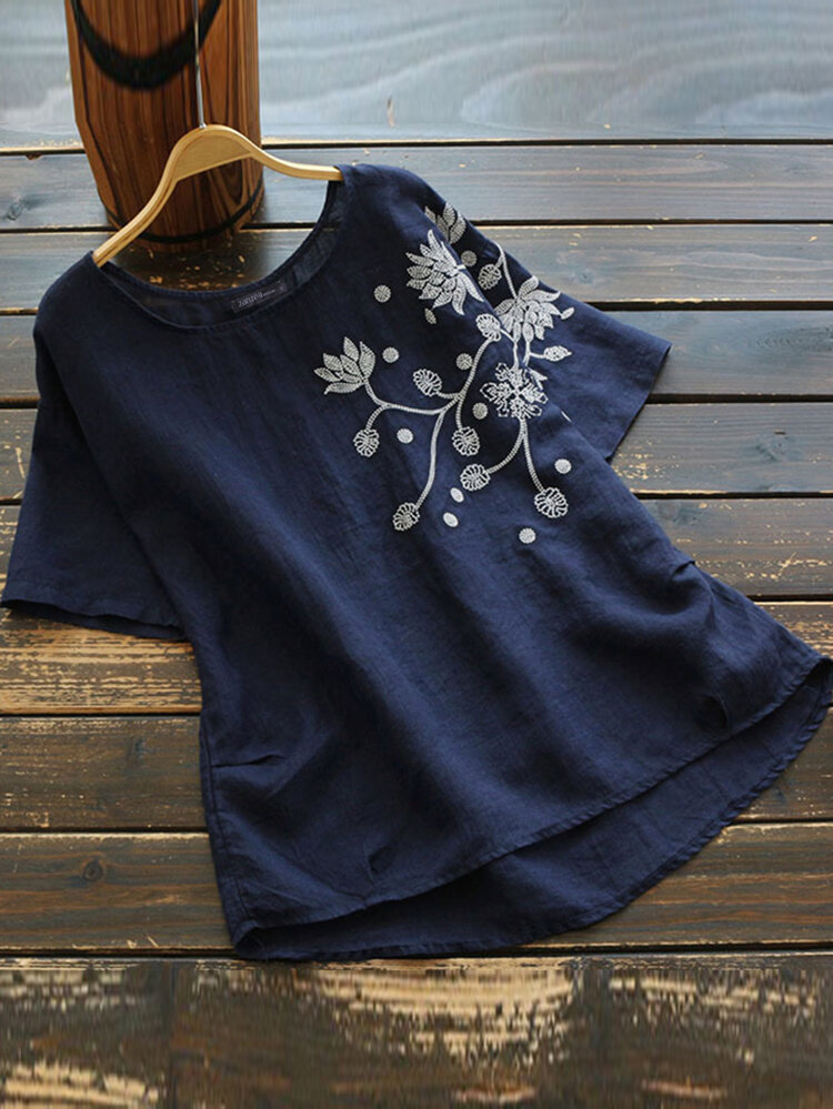 
	Embroidery Flowers Short Sleeve Plus Size T-shirt
