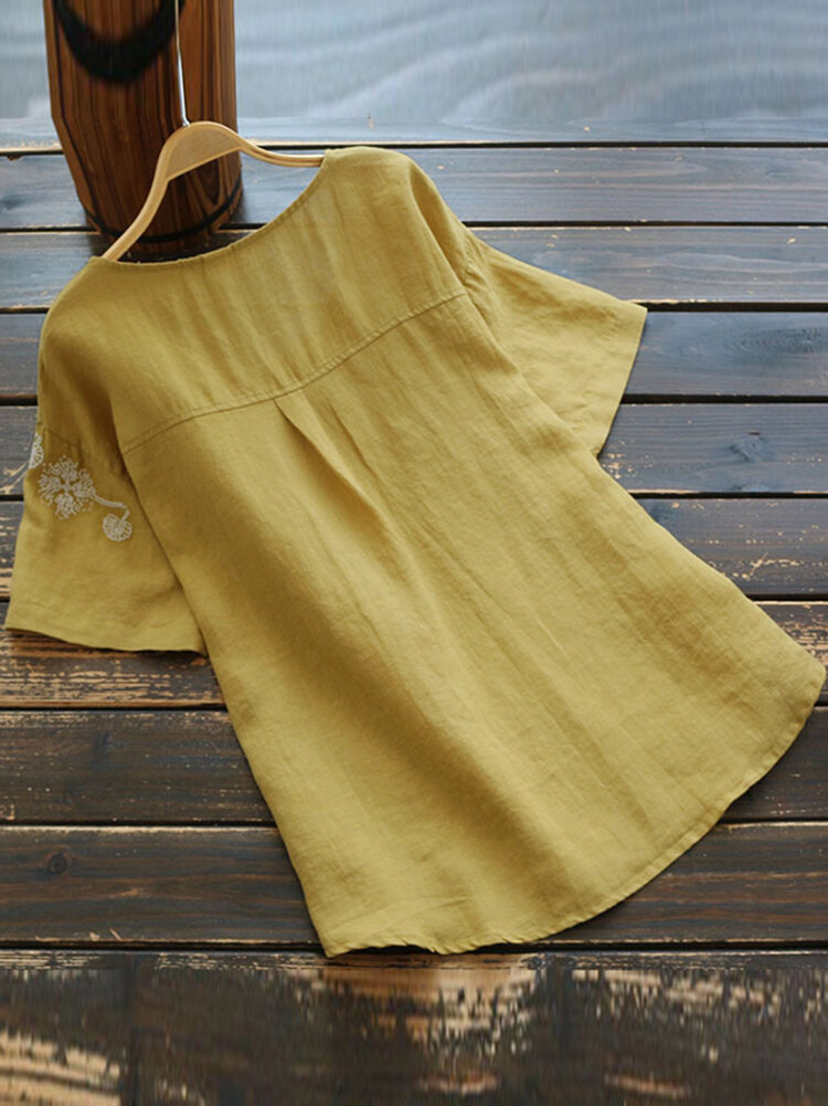 
	Embroidery Flowers Short Sleeve Plus Size T-shirt