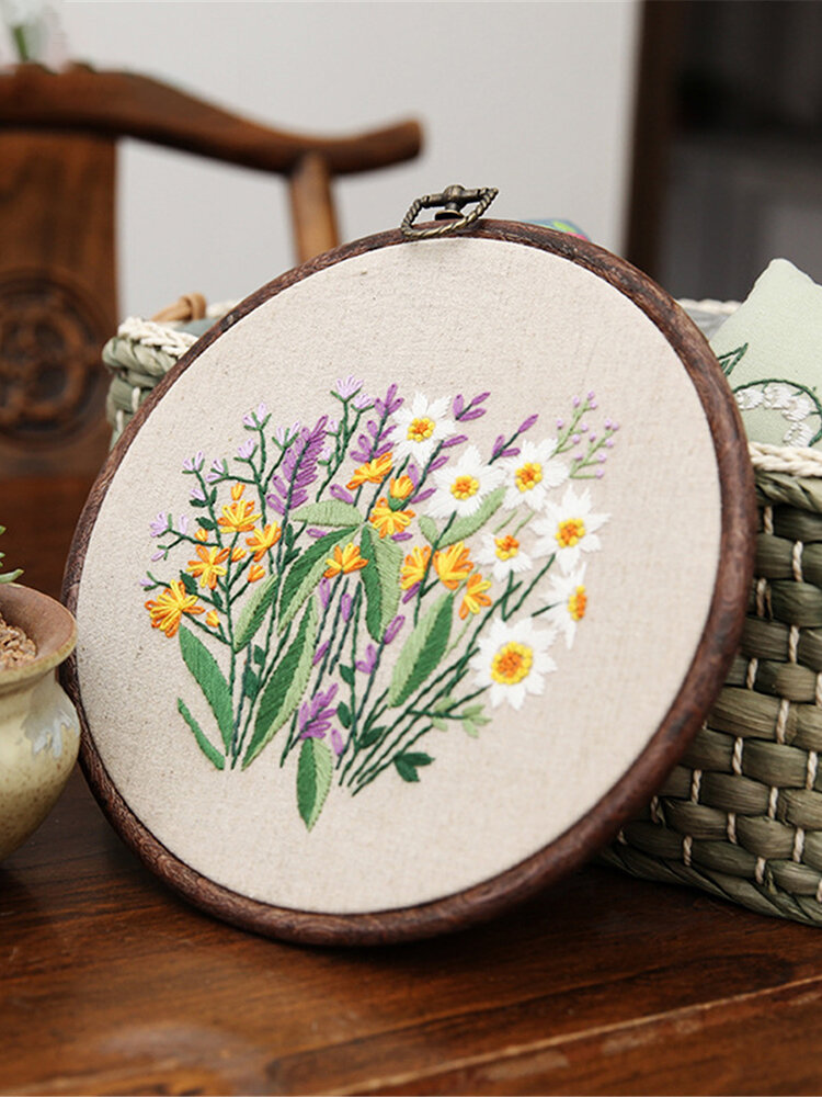 
	Embroidery Starter Kit With Pattern Stamped Embroidery Kit Including Embroidery Cloth With Pattern Bamboo Embroidery Hoop Color Threads Needle Kit