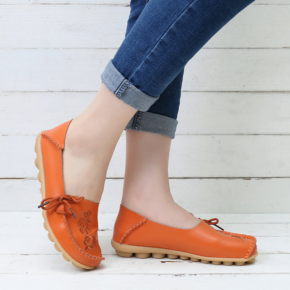 
	LOSTISY Women Large Size Floral Embroidery Stitching Soft Flats Leather Loafers