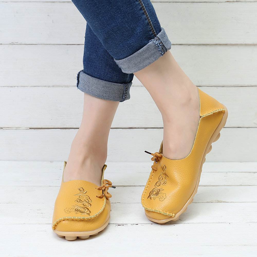 
	LOSTISY Women Large Size Floral Embroidery Stitching Soft Flats Leather Loafers